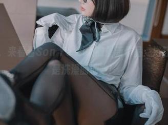 拒绝干巴巴，来看看Son Ye Eun的最新作品：浴缸，但绝不只是洗澡的地方！